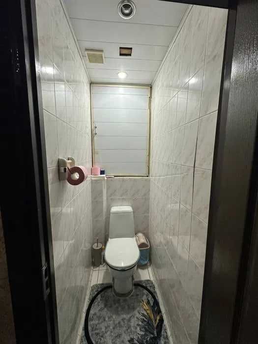 Продаётся квартира Юнусабад11 4 ком 1 этаж чистим ремонтом  не торец