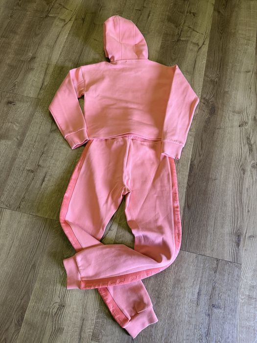 Спортен екип Guess