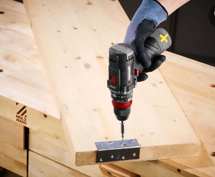 Bormasina/Autofiletanta cu acumulator 12V 2Ah si acumulator PARKSIDE