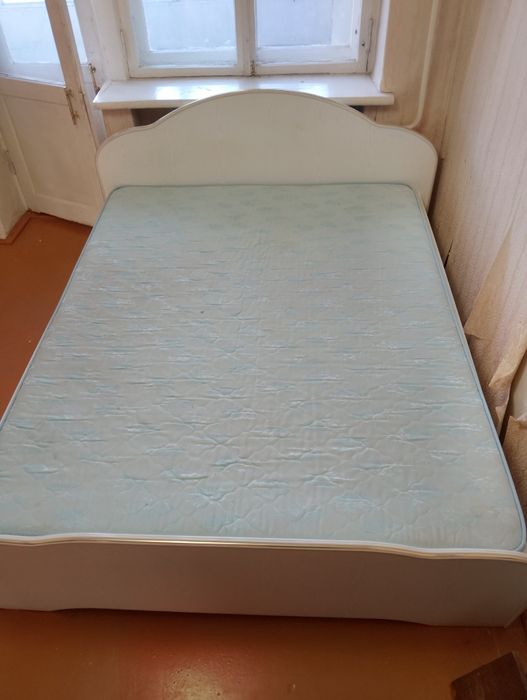 Продам кровать 2 х спалку с матрасом