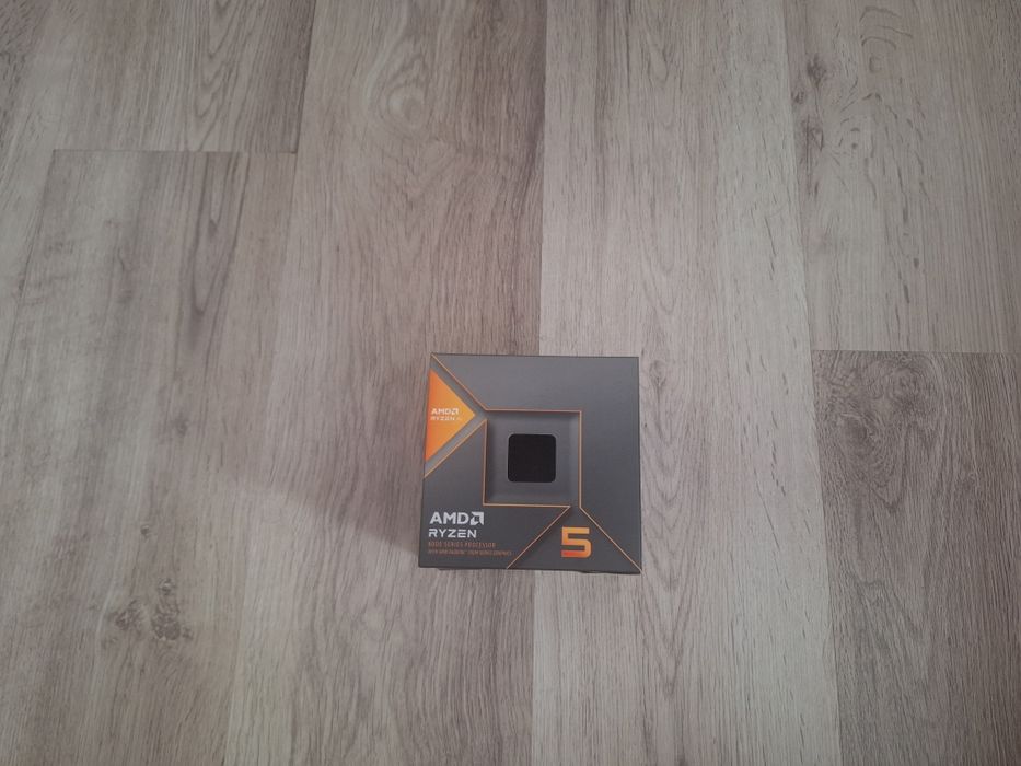 Vând AMD ryzen 5 8600g
