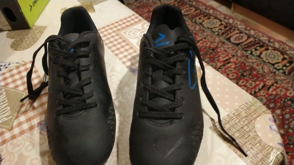 Продам новые  36 размер бутцы