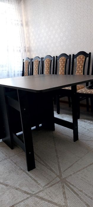 Раскладной стол для гостиной