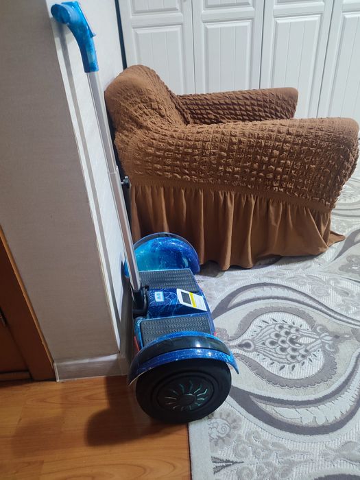 Детский гироскутер с ручкой