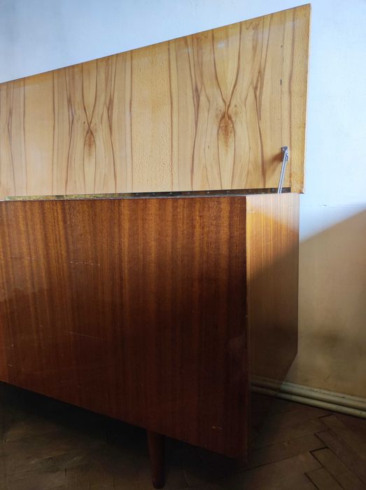 Стара ракла лакирана