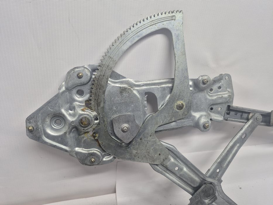 Стеклоподьемник передний BMW E34