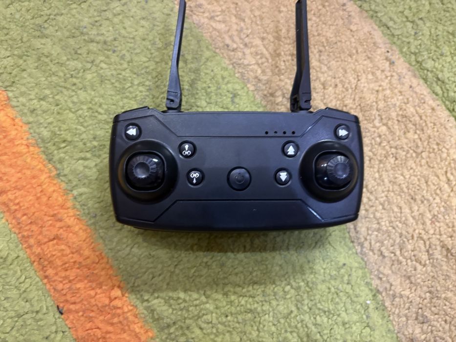 Дрон за снимаме  върви със зарадяно