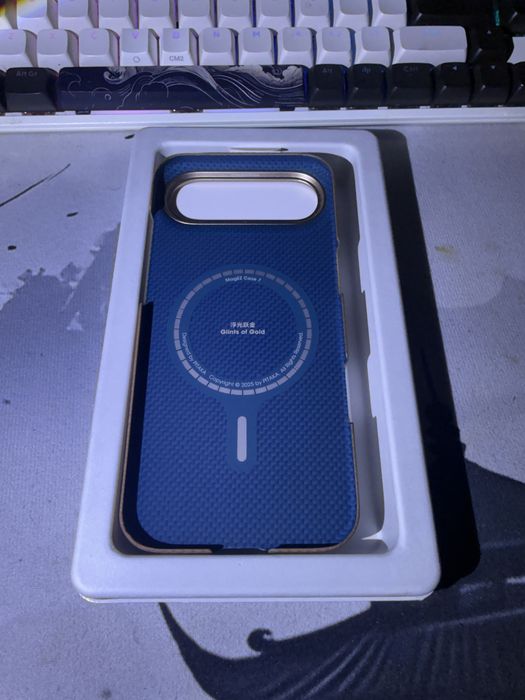 Продавам чисто нов калъф на Pitaka за iPhone 16e/17e
