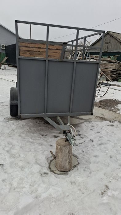 Продаётся прицепы 1 осьный  коневоз