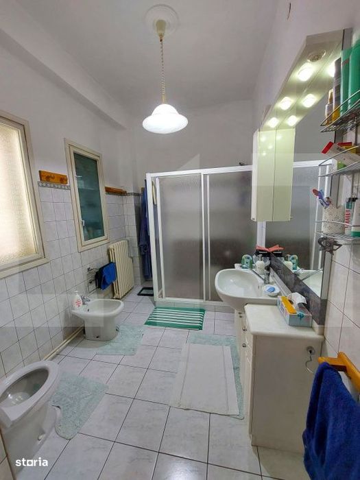 Casa de vanzare, 304 mp, zona Gradiste