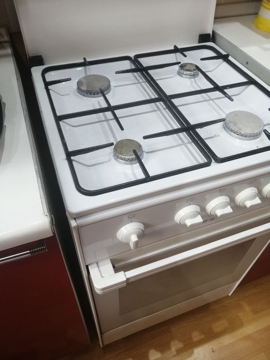 Продам газовую плиту