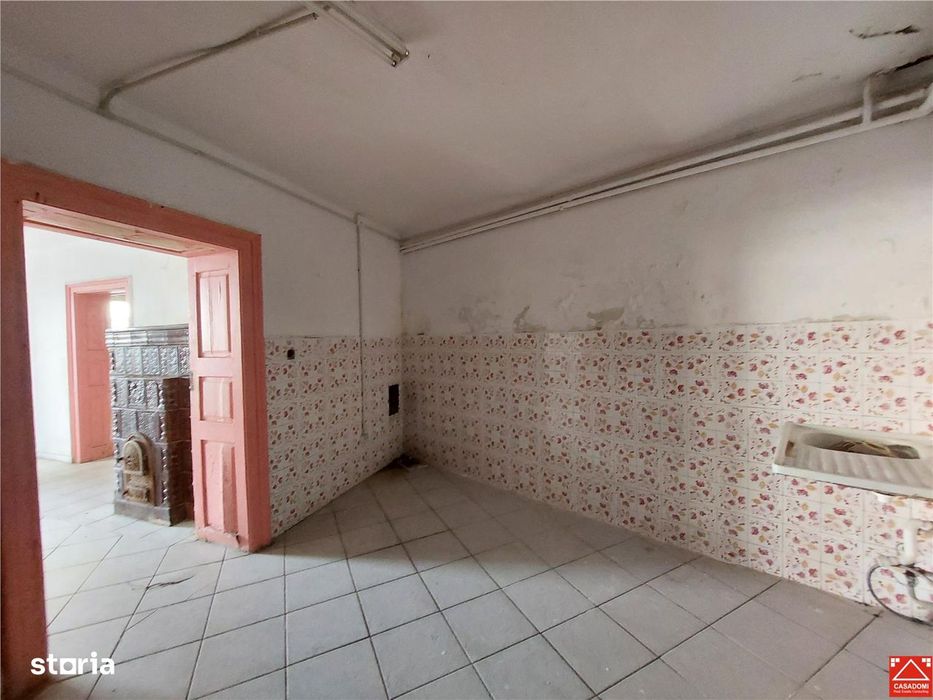Casa cu spatiu comercial, zona Intim