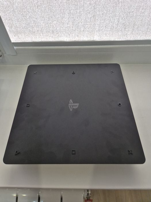 ПРОДАМ PS4 slim 500gb