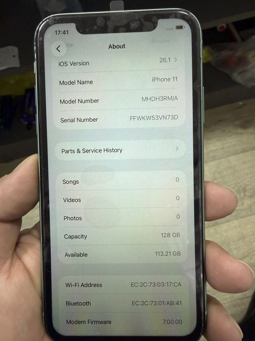 Продам Айфон 11. Кнопка включение не работает.