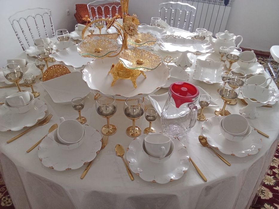 Стол стулья посуда аренда