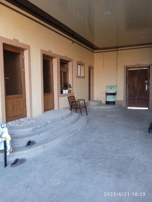 Продаётся ДОМ.Яшнобод.6.ком.7сотх. . Рисивый.