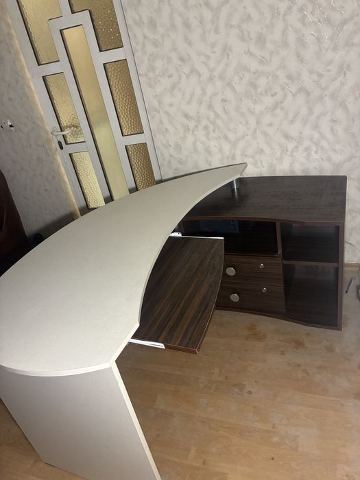 Офис Ъглово Бюро с Каса и Шкафчета