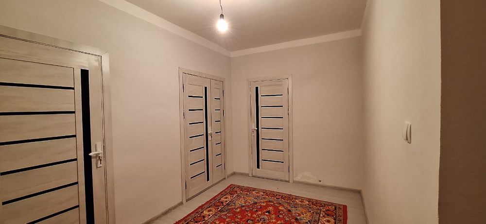 Хазорасп тум.марказида жойлашган 2хонали квартира зудлик блан сотилади