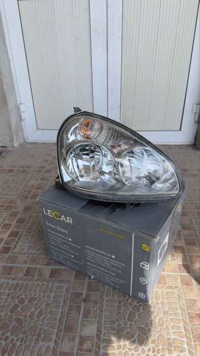 Приора фара LECAR
