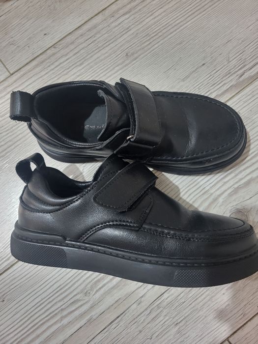 Продам туфли на мальчика