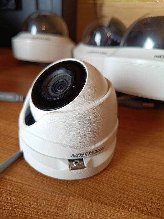 Pachet 8 camere Hikvision varficocale 2MP.