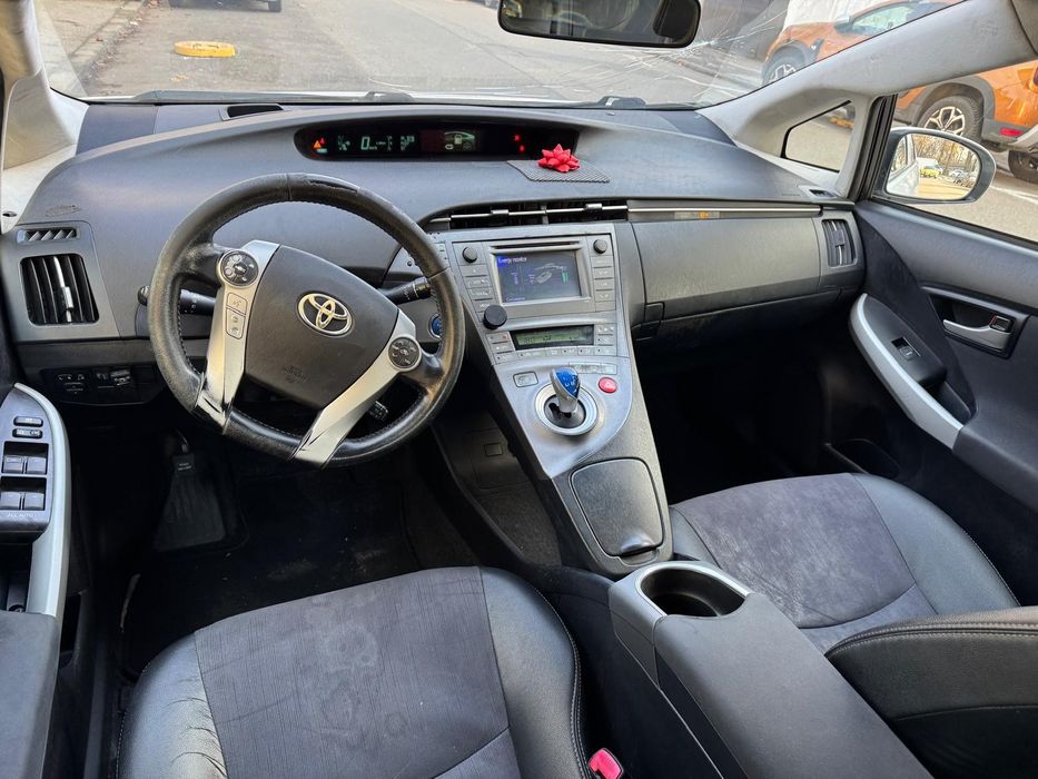 Toyota Prius 3 FaceLift 2012 cu GPL