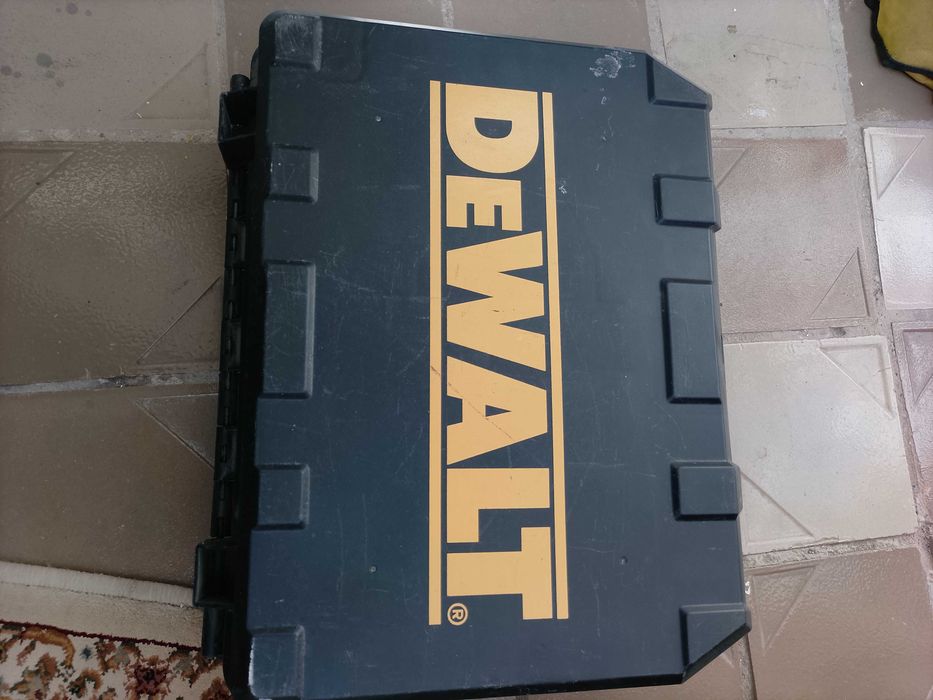 Шуруповерт DeWALT