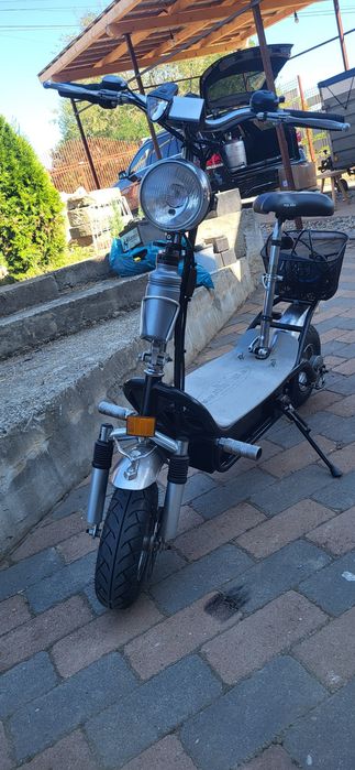 Scuter electric chopper ergo.bike – cu șa, suspensie și coș