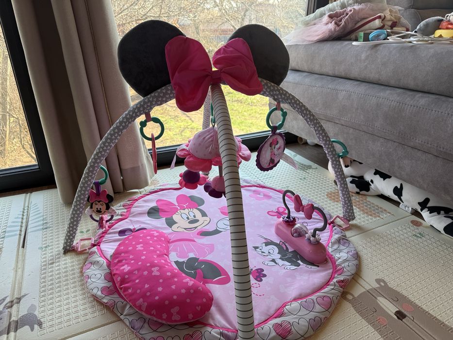 Активна гимнастика на Minnie mouse