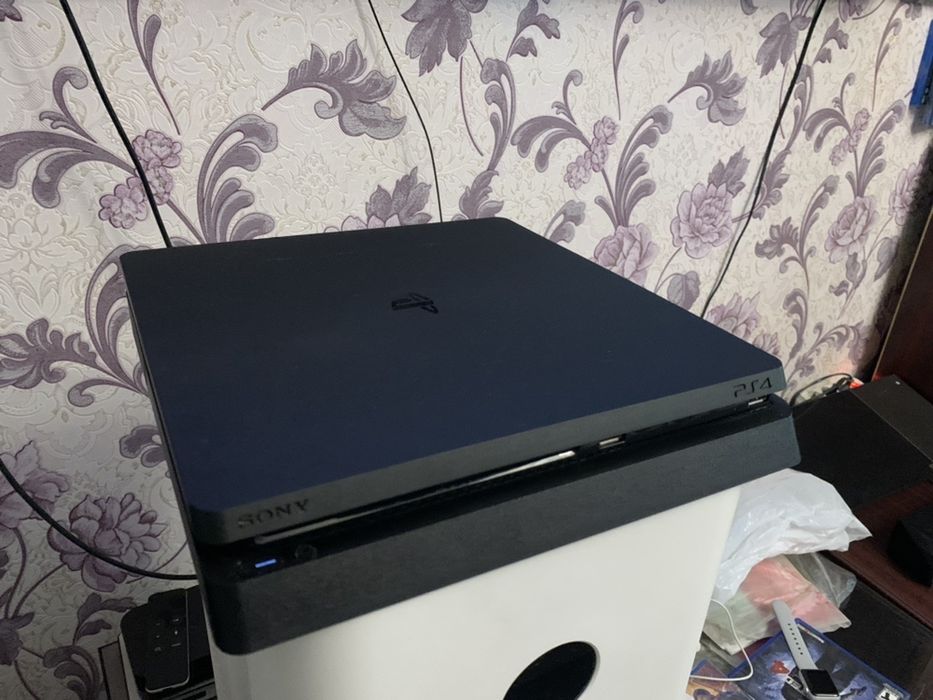 Playstation 4 slim HDR 500g два джестика 6 игр как на фото