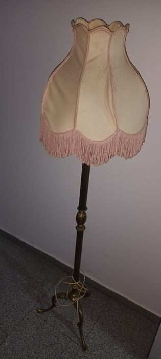 Vand Lampadar din bronz .jud Arad  loc Arad.  Fara curier