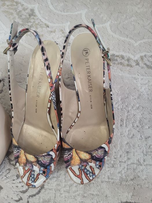 Продам женские туфли