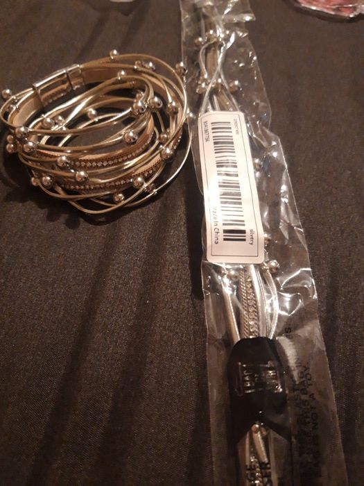Продавам две кожени гривни