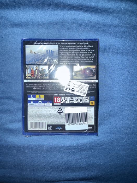 Продавам два диска, единият е неотварян, GTA V.