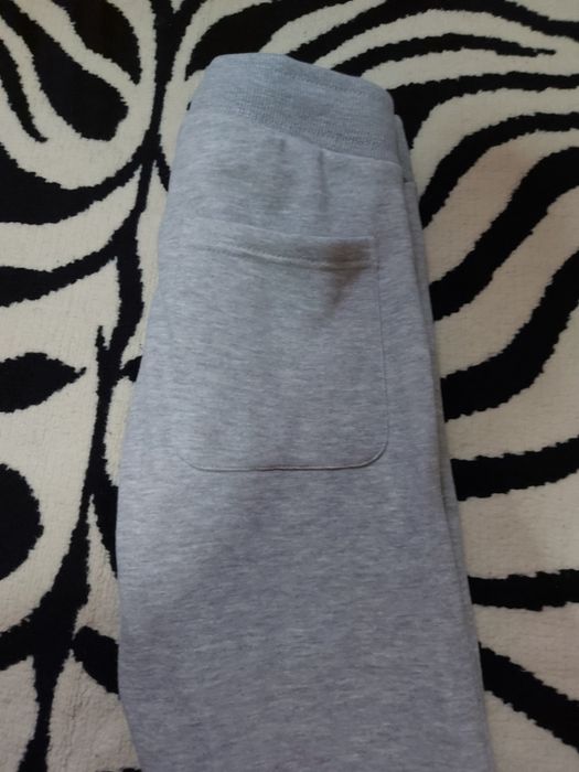 Pantaloni trening