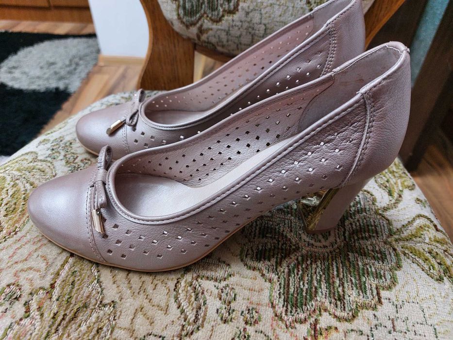 pantofi eleganti bej