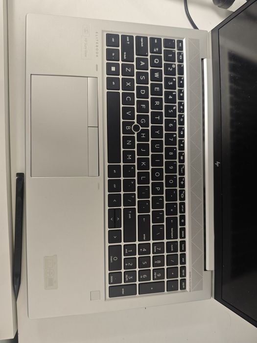 Laptop HP elitebook 855 g7 AMD ryzen 5 pro 4660u RAM 8 GB ssd 256 /3h