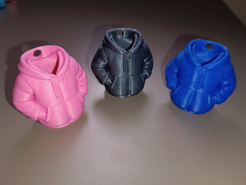 Различни видове ключодържатели 
Цена 3л