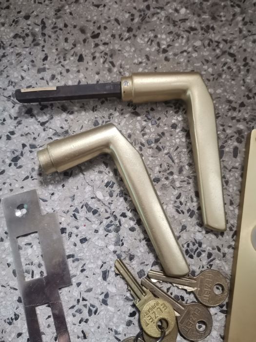 брава комплект с дръшки