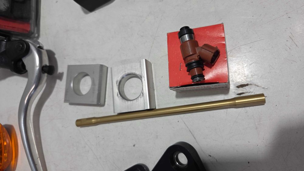 Yamaha R1 Big Bang carene scarite sa