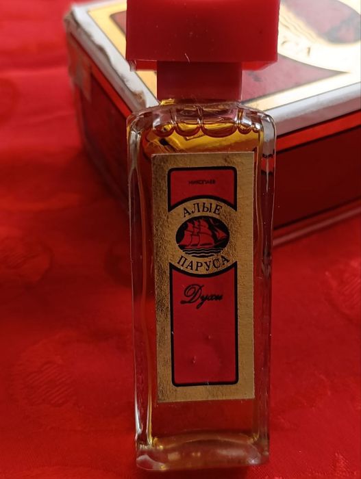 Парфюм Алые паруса , Новелла , Гвоздика СССР Россия