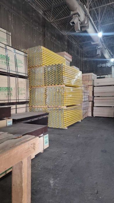 Фанера Россия 3,5,6. 8, 10, 12, 15, 18, 21, 30, 40мм х 1520х1520мм