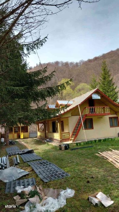 Casa cu 5 camere, curte de 500 mp, rural ,zona Centrala