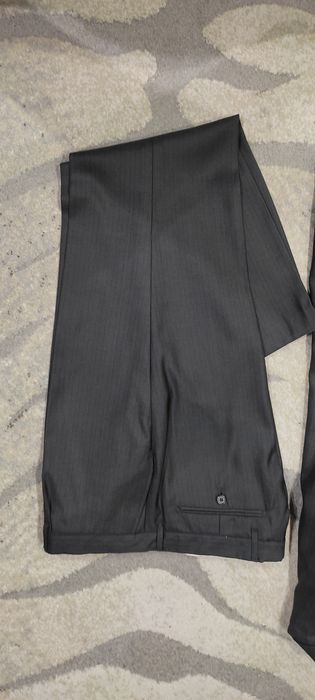 Продам мужские костюмы