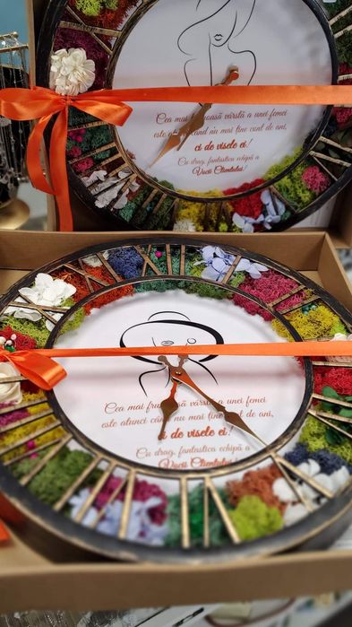 Ceas cu licheni si flori criogenate