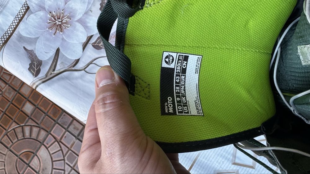 BURTON MOTO – original snowboard etiklari