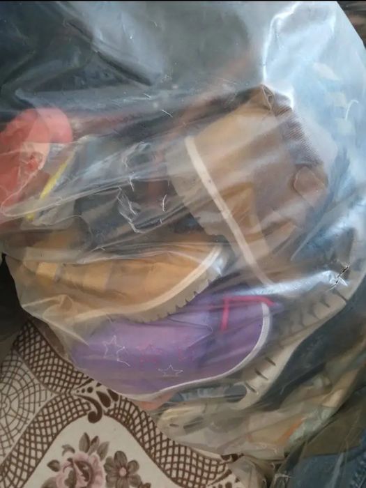 Предлагам обувки втора употреба на едро