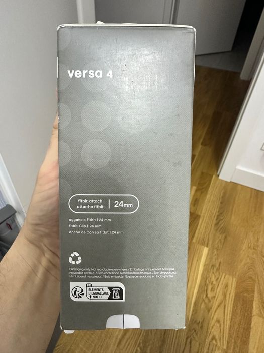 Fitbit versa 4 smart watch