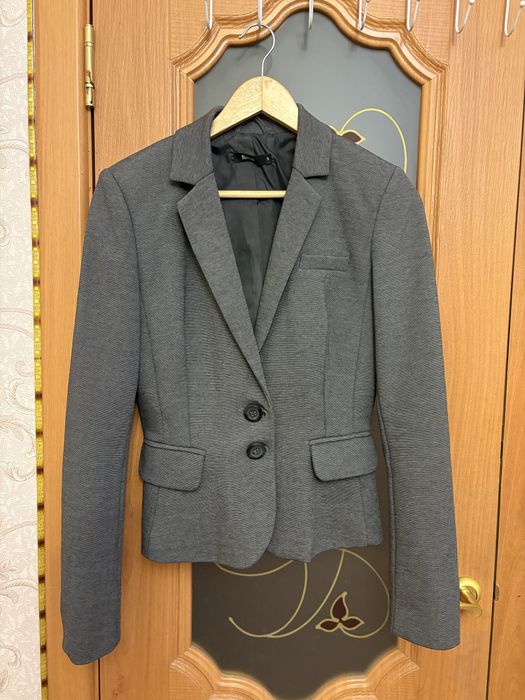 Приталенный пиджак, Женская