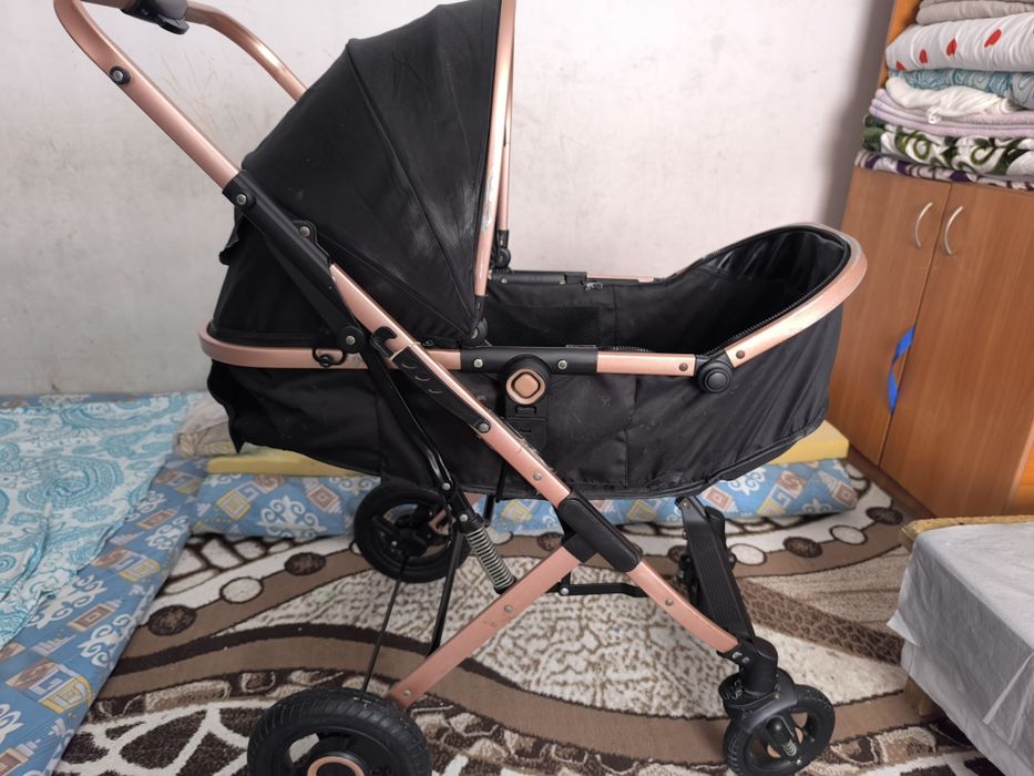 Продам коляску 8000 тг